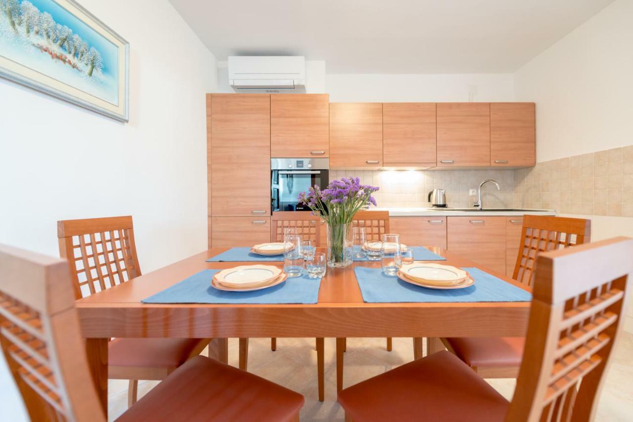 Apartmani Mirta 오미스 외부 사진