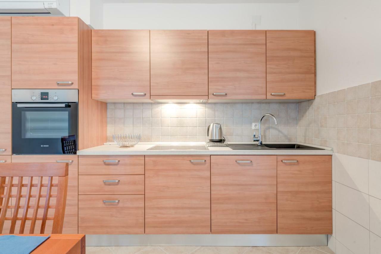 Apartmani Mirta 오미스 외부 사진