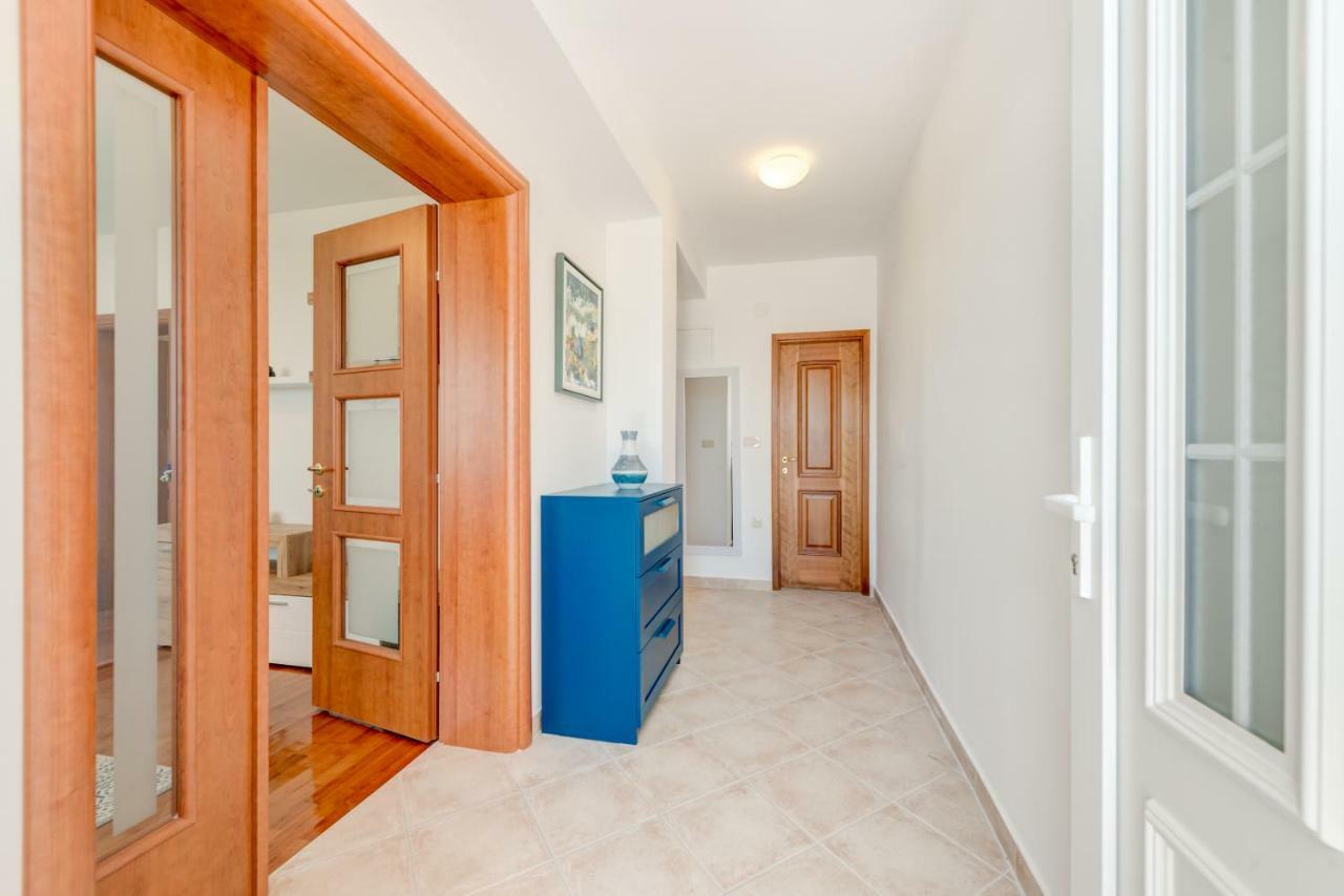 Apartmani Mirta 오미스 외부 사진